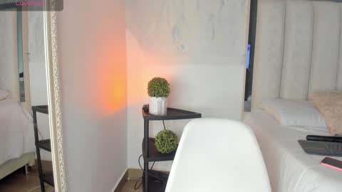 Snapshot of nainadeivis chatting on December 24, 7:28 am Naina online show from December 24, 7:28 am