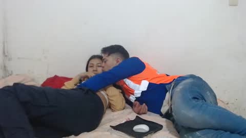 Snapshot of naisha_and_axelh chatting on September 27, 4:39 am naisha and axel2 online show from September 27, 4:39 am