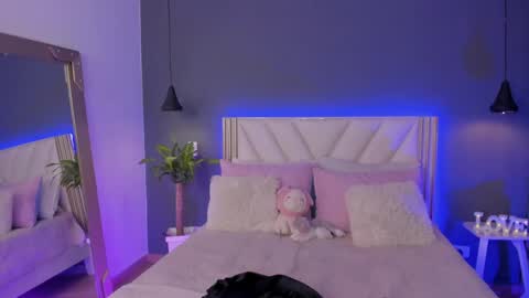 Naisha Ford online show from April 8, 3:28 am