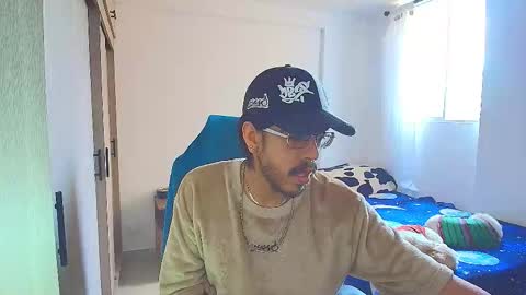 Snapshot of naitsihrc chatting on December 14, 4:12 pm Nait online show from December 14, 4:12 pm