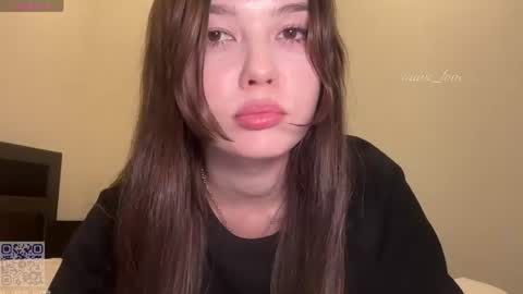 Snapshot of naive_love chatting on July 23, 5:11 pm Mia guest- Eva from DOUBLECUTIES online show from July 23, 5:11 pm