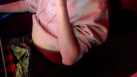 Snapshot of naj8 chatting on December 4, 6:34 am Drew online show from December 4, 6:34 am