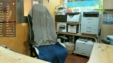 Snapshot of nakedluke chatting on January 15, 7:44 pm Luke online show from January 15, 7:44 pm