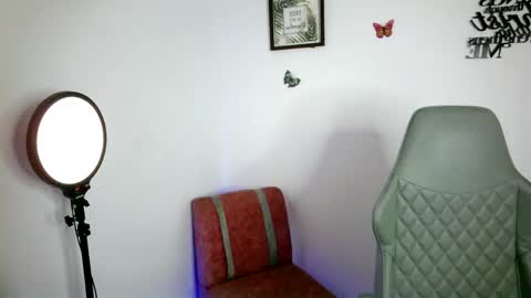 N A L A  NEW instagram nala jordan08 online show from April 16, 5:47 pm