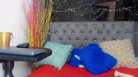 NALAROY online show from December 5, 7:06 pm