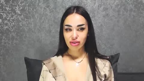 Lady online show from April 16, 1:34 pm