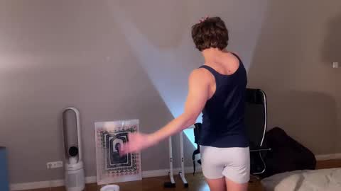 Georges online show from December 6, 9:13 pm