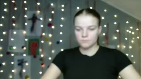 Nana online show from December 5, 9:18 am