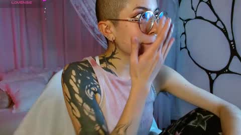 Snapshot of nanaxnana chatting on December 18, 6:47 pm Alma Maria online show from December 18, 6:47 pm