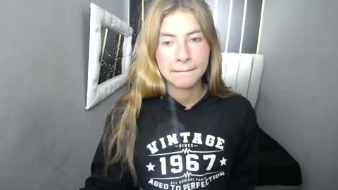 Snapshot of nancy_blonde chatting on June 2, 12:18 pm nancy blonde online show from June 2, 12:18 pm