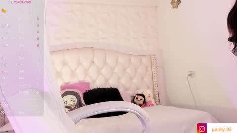 Snapshot of nanit_l chatting on February 8, 5:18 pm anna online show from February 8, 5:18 pm