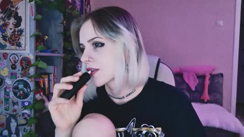 Snapshot of nanitamoore chatting on May 17, 10:06 pm Monday-Friday 12-4 AM and 6-9 AM New York time online show from May 17, 10:06 pm