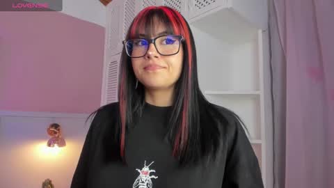 Snapshot of naoko_kirino chatting on December 6, 5:55 pm Naoko online show from December 6, 5:55 pm