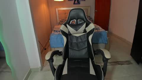 naomi_berckley online show from December 2, 10:50 am