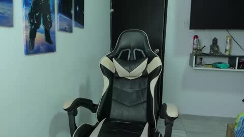 naomi_berckley online show from September 14, 6:34 am