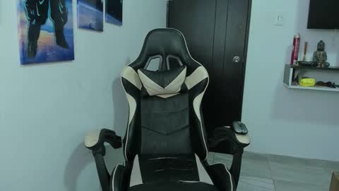 naomi_berckley online show from October 15, 5:51 am