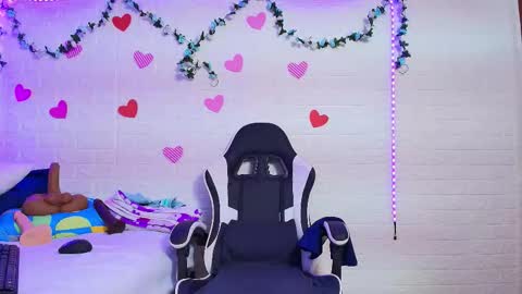 Snapshot of naomi_diamond_ chatting on September 11, 11:21 am Naomi online show from September 11, 11:21 am