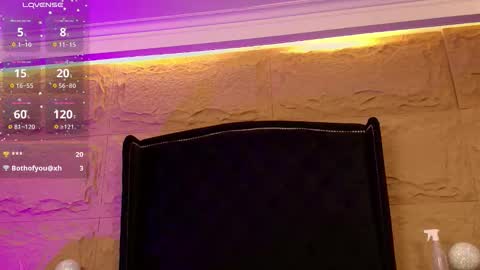 Snapshot of naomi_hill1 chatting on October 18, 9:26 pm Naomi online show from October 18, 9:26 pm