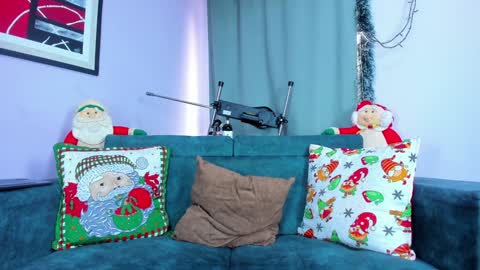 Nahomi Jones online show from December 1, 8:09 pm