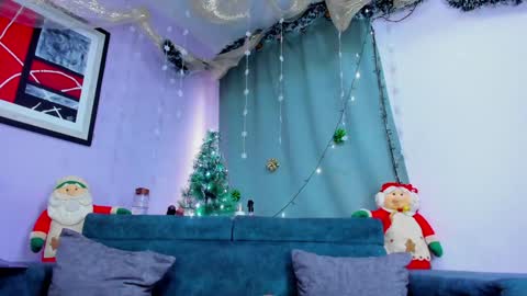 Nahomi Jones online show from December 28, 8:15 pm