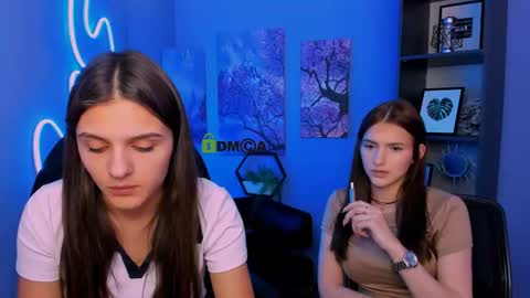 Snapshot of naomi_perl chatting on June 10, 1:21 pm Naomi online show from June 10, 1:21 pm