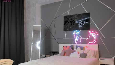 naomi_reiss online show from April 5, 1:25 am