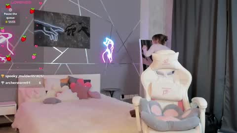 naomi_reiss online show from June 6, 12:38 am