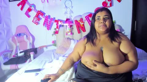 Snapshot of naomiasha_ chatting on February 1, 6:29 pm online show from February 1, 6:29 pm