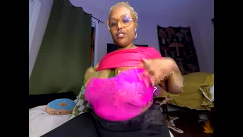 Snapshot of naomigiirl6 chatting on January 18, 12:57 pm Naomigiirl6 online show from January 18, 12:57 pm