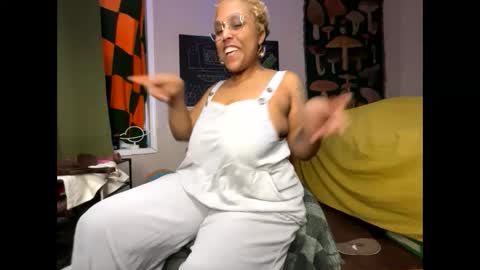 Snapshot of naomigiirl6 chatting on January 24, 6:35 pm Naomigiirl6 online show from January 24, 6:35 pm