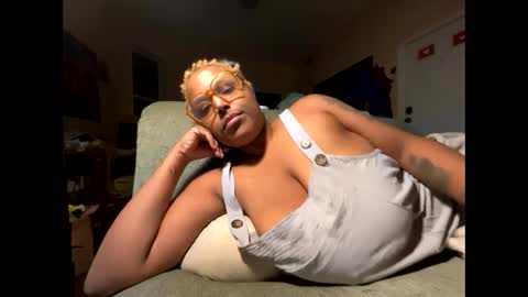 Snapshot of naomigiirl6 chatting on January 25, 9:15 am Naomigiirl6 online show from January 25, 9:15 am