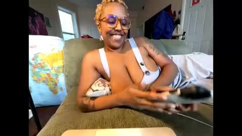 Snapshot of naomigiirl6 chatting on January 25, 8:10 pm Naomigiirl6 online show from January 25, 8:10 pm
