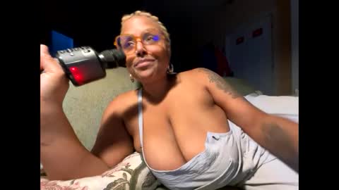 Snapshot of naomigiirl6 chatting on January 26, 12:54 pm Naomigiirl6 online show from January 26, 12:54 pm