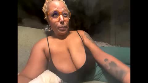 Snapshot of naomigiirl6 chatting on January 28, 10:23 am Naomigiirl6 online show from January 28, 10:23 am