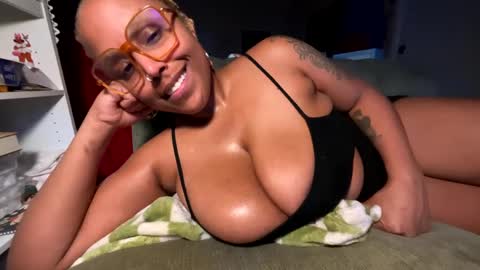 Snapshot of naomigiirl6 chatting on February 2, 2:13 pm Naomigiirl6 online show from February 2, 2:13 pm