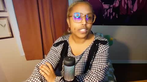 Snapshot of naomigiirl6 chatting on February 6, 1:43 pm Naomigiirl6 online show from February 6, 1:43 pm
