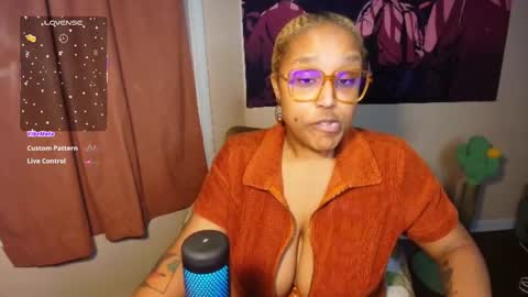 Snapshot of naomigiirl6 chatting on February 7, 12:20 am Naomigiirl6 online show from February 7, 12:20 am