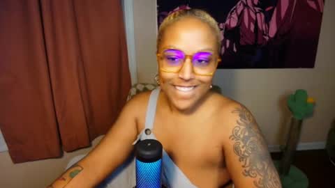 Snapshot of naomigiirl6 chatting on February 7, 9:26 am Naomigiirl6 online show from February 7, 9:26 am