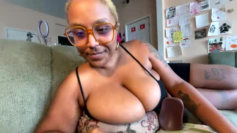Snapshot of naomigiirl6 chatting on February 7, 6:34 pm Naomigiirl6 online show from February 7, 6:34 pm