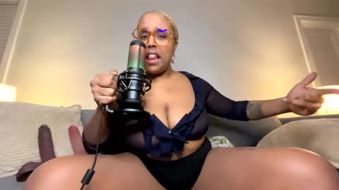 Snapshot of naomigiirl6 chatting on February 13, 8:59 am Naomigiirl6 online show from February 13, 8:59 am