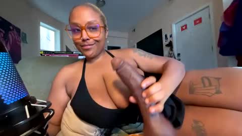 Snapshot of naomigiirl6 chatting on February 23, 4:35 pm Naomigiirl6 online show from February 23, 4:35 pm