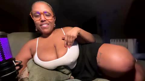 Snapshot of naomigiirl6 chatting on March 3, 9:55 am Naomigiirl6 online show from March 3, 9:55 am