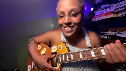 Snapshot of naomigiirl6 chatting on June 5, 10:59 pm Naomigiirl6 online show from June 5, 10:59 pm