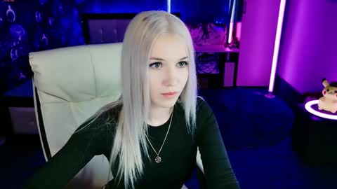 naomihita online show from April 22, 8:17 am