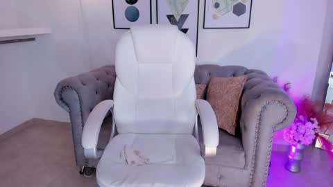 Naomi Campbell online show from December 29, 4:40 pm