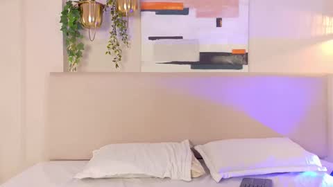 Naomi Klarc online show from November 12, 4:24 am