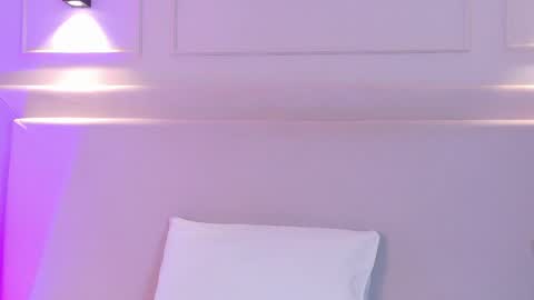 Naomi Klarc online show from April 21, 12:00 pm