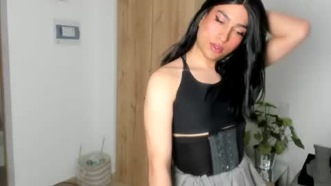 Snapshot of naomimoore chatting on June 21, 7:38 pm Naomi Moore online show from June 21, 7:38 pm