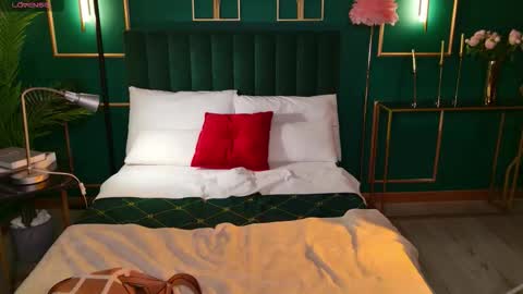 Naomi online show from October 3, 5:15 am