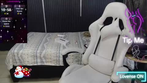 Naomis online show from August 1, 2:05 pm